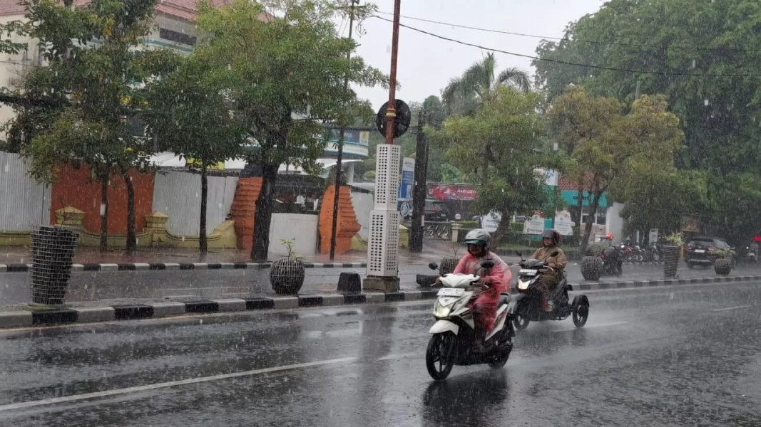 BMKG Ingatkan Masyarakat Waspada Cuaca Hujan Intensitas Ringan hingga Sedang