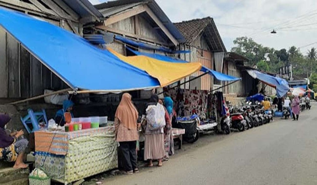 Pedagang Pasar Sebo Watulimo Bertahan di Tengah Sepinya Pembeli dan Gempuran Belanja Online