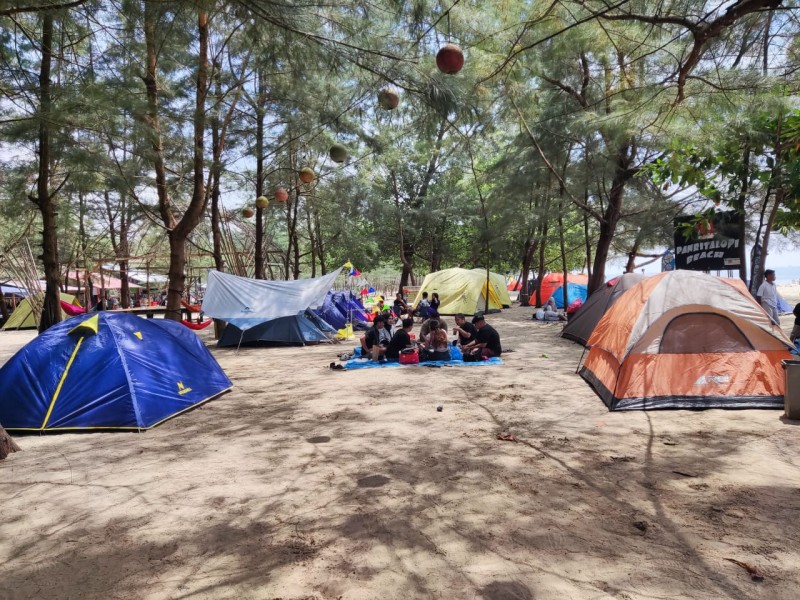Wisata Alam di Pantai Panrita Lopi: Destinasi Berkemah Eksotis di Kutai Kartanegara