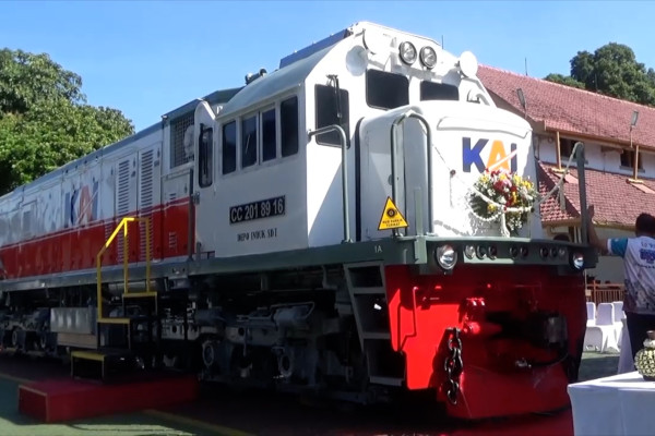 Kereta Api Luncurkan Lokomotif Hasil Reverse Engineering