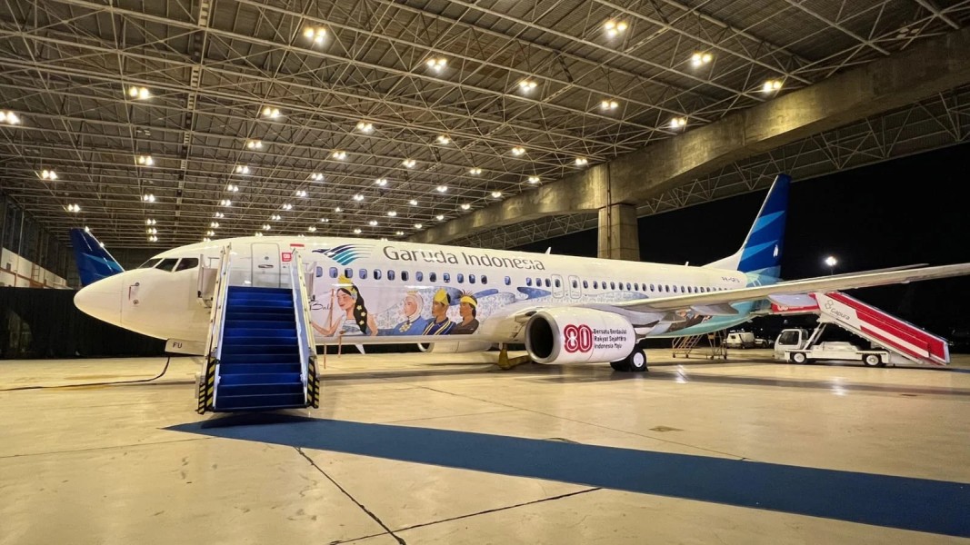Erica Richardo Warnai Pesawat Garuda Indonesia