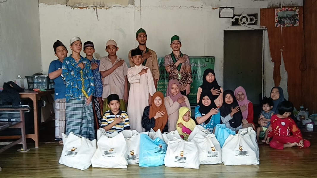 Kepolisian Pontianak Kota Tingkatkan Solidaritas di Bulan Ramadhan dengan Penyaluran Bantuan Sembako