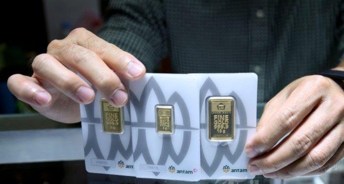 Harga Emas Antam Turun Tipis