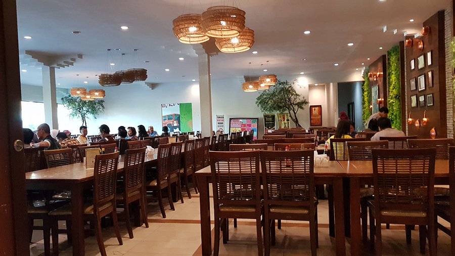 5 Rekomendasi Tempat Makan Siang Enak di Surabaya Favorit Pekerja Kantoran