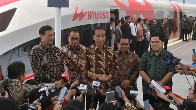 Danantara Dorong Kemajuan Kereta Cepat WHOOSH