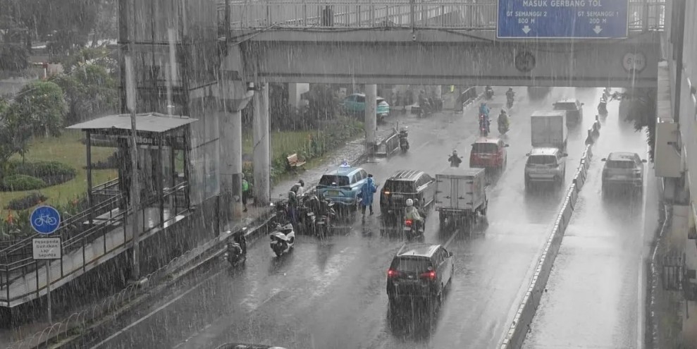 BMKG Ingatkan Warga Indonesia Siapkan Diri Hadapi Hujan Ringan di Sejumlah Wilayah