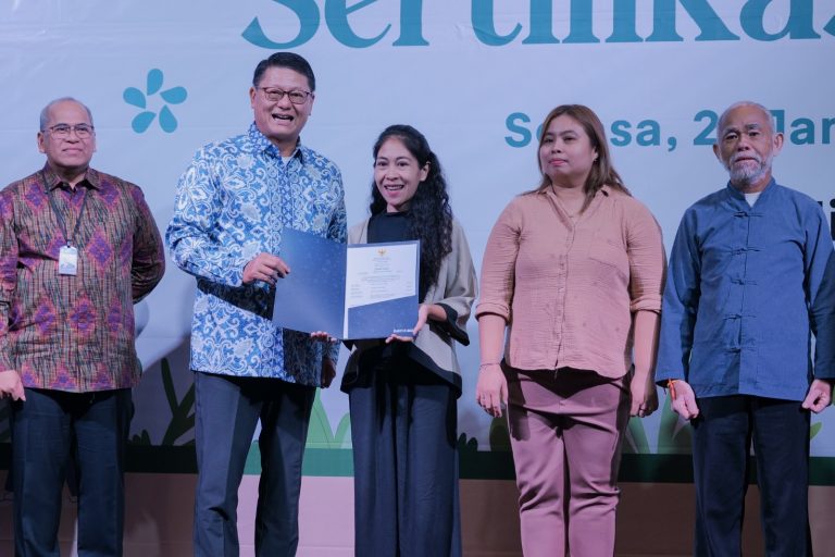 Pemerintah Wajibkan Sertifikasi Halal untuk Produk Makanan dan Minuman pada 2026, BCA Dukung UMKM dengan Sertifikat Halal Gratis