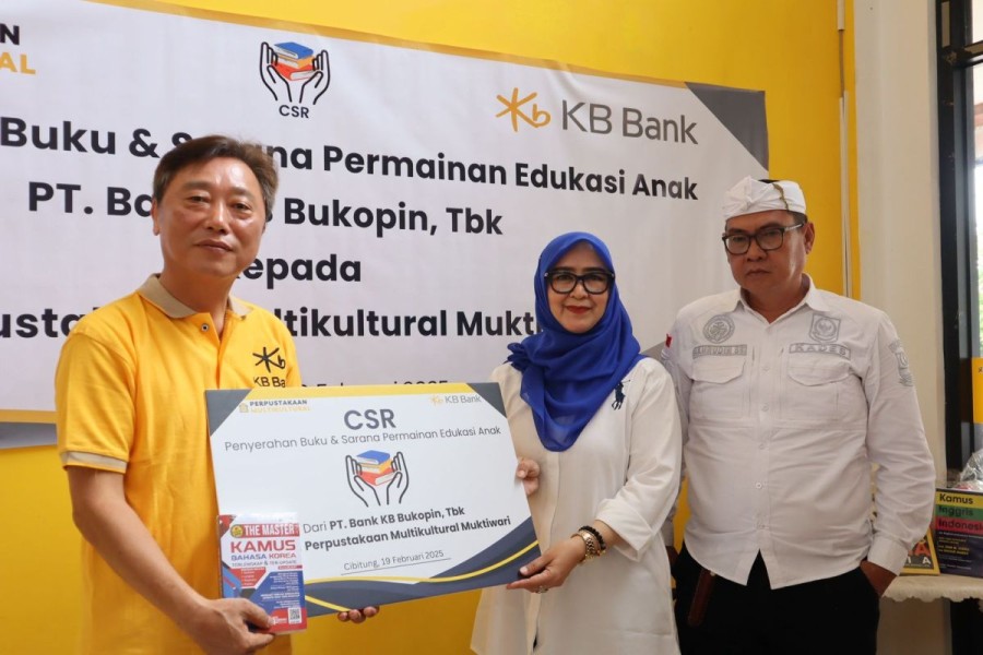 KB Bank Perluas Akses Literasi dengan Donasi Buku di Bekasi
