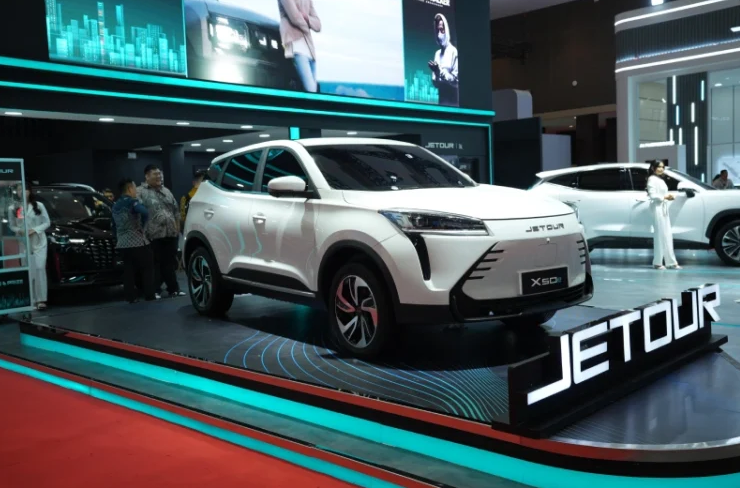 Mobil Listrik Jetour X50e Pikat Pengunjung di Indonesia International Motor Show 2025: Masa Depan Kendaraan Ramah Lingkungan di Indonesia