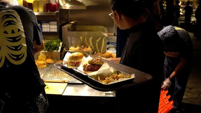 Mohan Burger: Sensasi Kuliner di Embung Langensari Jogja yang Jadi Buruan Para Foodie