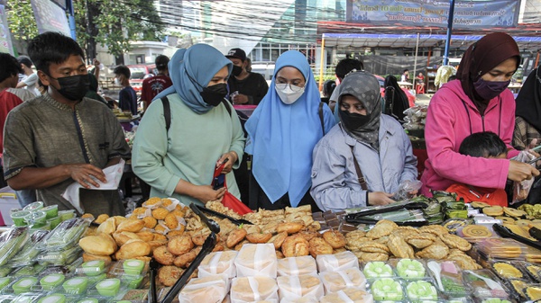 Menggerakkan Ekonomi Lokal: Pasar Takjil Ramadhan Sinduadi Jadi Motor Pendukung UMKM Sleman