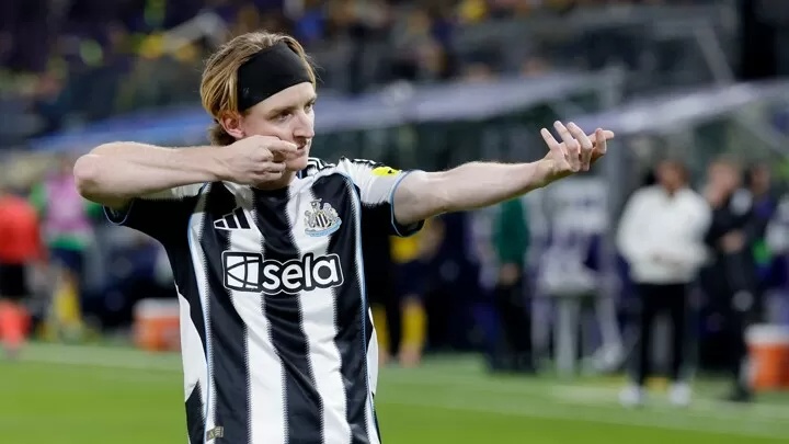 Anthony Gordon Bersinar, Newcastle Hancurkan Royale Union 4-0