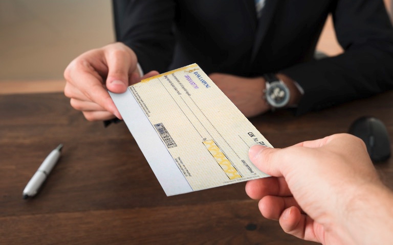 4 Perbedaan Cek dan Bilyet Giro serta Cara Mencairkannya