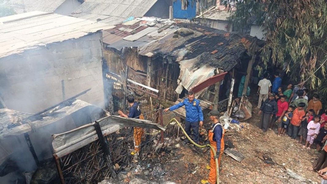 Kebakaran Hanguskan Sejumlah Ruang Kelas di MTs Nurul Iman, Diduga Akibat Arus Pendek Listrik