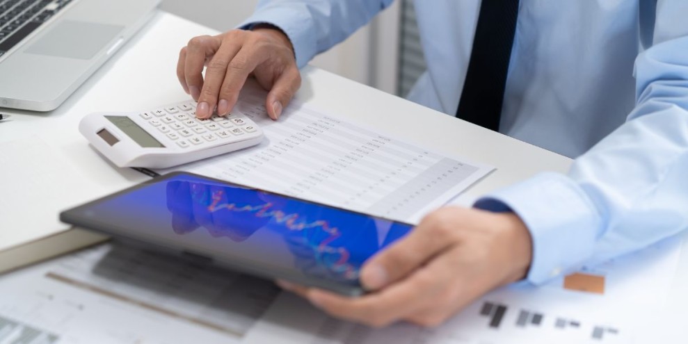 Perusahaan Dagang Adalah: Pengertian, Jenis, Karakteristik, Contohnya