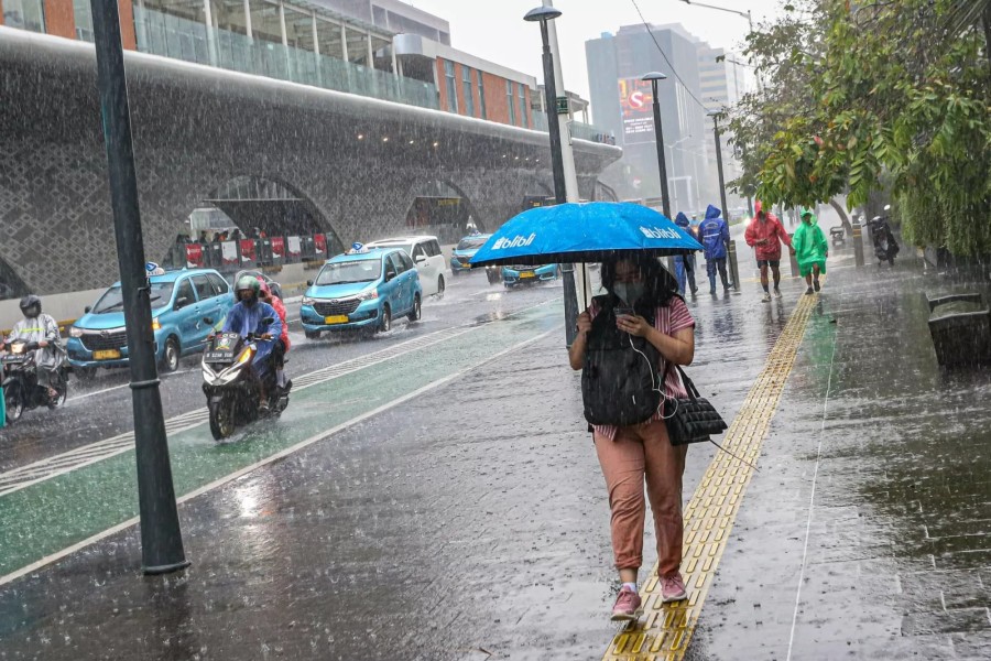 BMKG Peringatkan Hujan Sedang Guyur Jakarta Selatan Timur Hingga Malam Ini