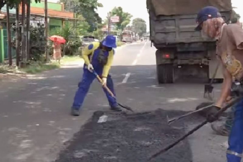 Bupati Aep Tegur PT Jasa Marga: Kapankah Jalan Akses Pintu Tol Karawang Timur Akan Diperbaiki