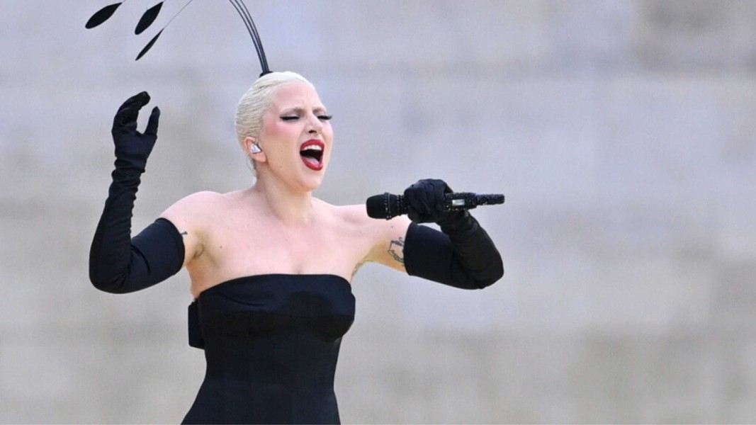Konsep Fashion Nyentrik Lady Gaga di Coachella 2025, Berani Tiru?