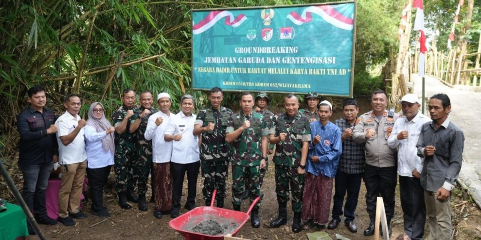 TNI AD Luncurkan Program Pembangunan Jembatan dan Gentengisasi Rumah Warga