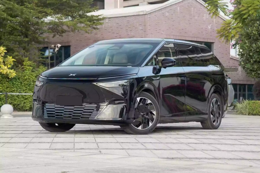 Mobil Listrik Xpeng X9 vs Denza D9: Pilihan MPV Futuristik Terbaik 2025