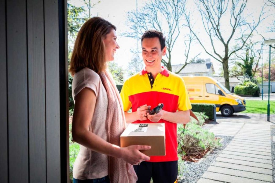 Kolaborasi Hijau BCA dan DHL Perkuat Logistik