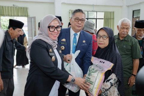 Pemkab Barru dan Baznas Salurkan 5.400 Paket Sembako Idul Adha, Bupati dan Wakil Bupati Hadiri dan Lepas Langsung Distribusi ke Warga