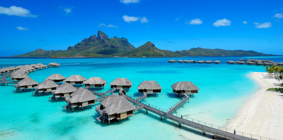 Pesona Derawan yang Bikin Jatuh Hati