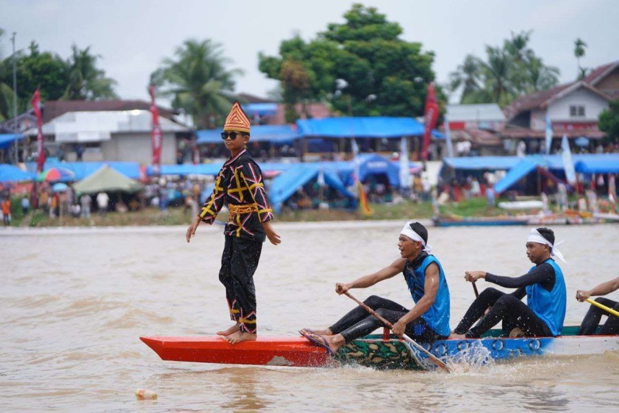Tradisi Pacu Jalur Viral Mendunia, Terancam Klaim Budaya