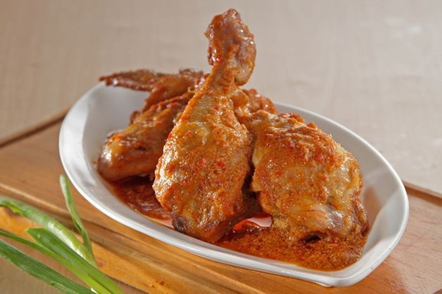 Kelezatan Cita Rasa Nusantara di Ayam Bumbu Rujak Pedas, Gurih, dan Manis