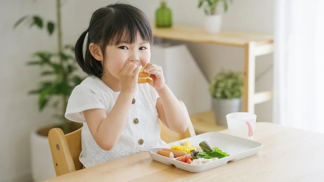 Dokter Ingatkan: Pola Makan Seimbang Anak Tak Cukup Hanya Karbohidrat