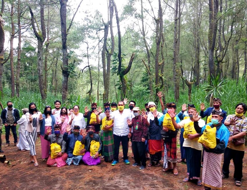 Sembako untuk Warga, Bibit untuk Alam