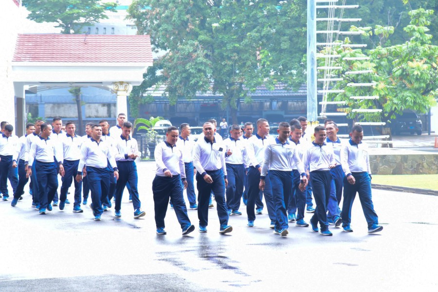 Wadan Kormar Pimpin Olahraga Pagi Bersama Pejabat Utama Mako Kormar, Teguhkan Solidaritas dan Kesehatan Prajurit