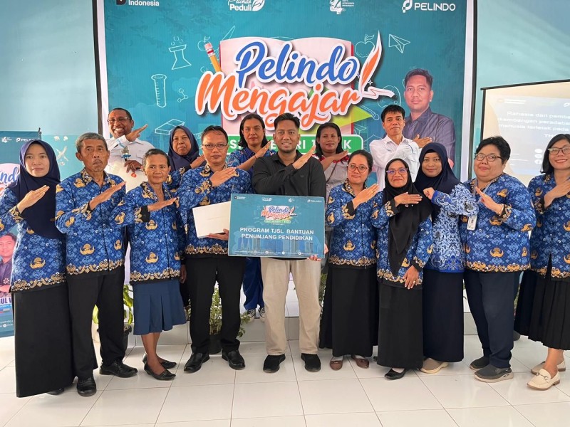 Pelindo Mengajar di Biak Bangun Generasi Inovatif dan Cerdas