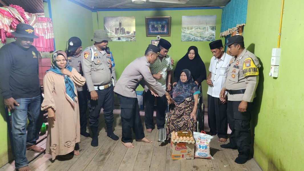 Polsek Bilah Hilir Salurkan Bantuan Sosial Sembako kepada Warga Kurang Mampu di Kelurahan Negeri Lama
