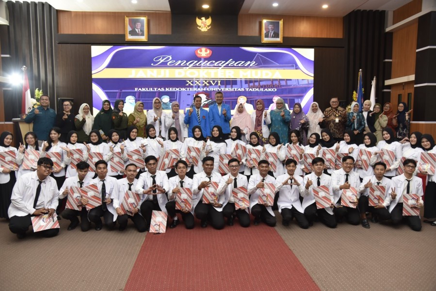 130 Mahasiswa FK Untad Resmi Ucap Janji Dokter Muda Bersama