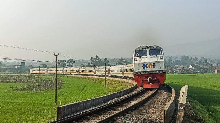 Tiket Kereta Api Nataru 2025/2026 Masih Tersedia, Cek Jadwal dan Aturan Terbaru KAI!