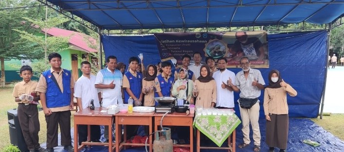 Pelatihan Kewirausahaan Menginspirasi di SMP Negeri 2 Sijuk: Kembali Mengangkat Kuliner Tradisional Belitung
