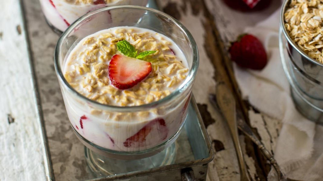 Rekomendasi 12 Topping Oatmeal Bergizi Agar Puasa Tetap Bertenaga