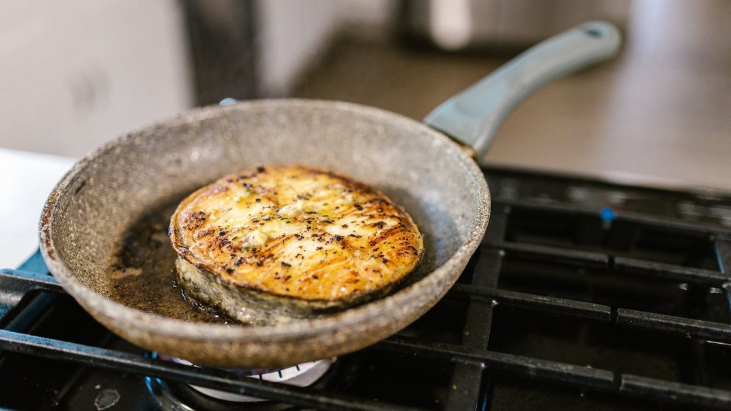 Cara Menggoreng Ikan Tidak Keras dan Hilang Bau Amis Secara Mudah Alami