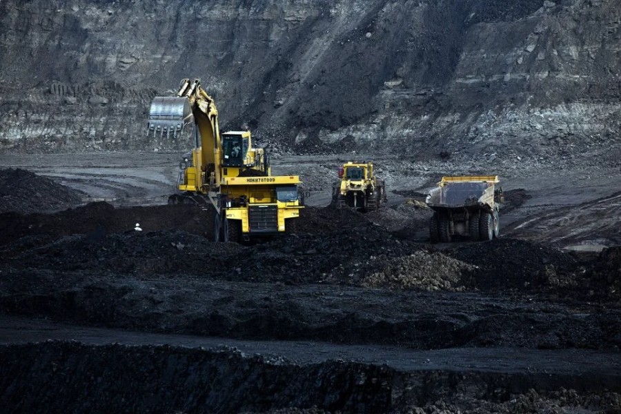 Transisi Energi Global: Batu Bara dan Gas Masih Dominan