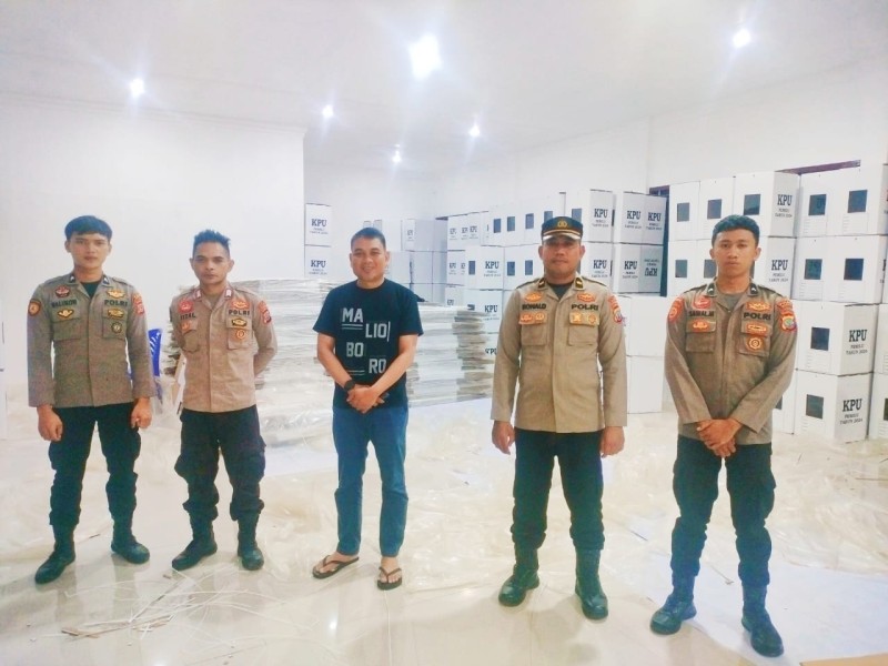 Gugatan Sengketa Pilkada Pamekasan Diterima MK: Gudang Logistik KPU Dijaga Ketat, Tim Paslon Berikan Tanggapan Keras