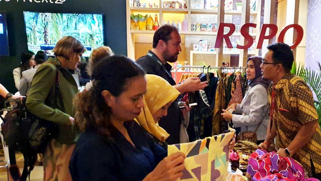 Inovasi Malam Batik Berkelanjutan Berbasis Sawit Diluncurkan di Inacraft 2025