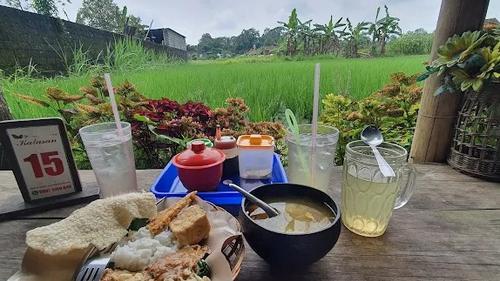 Rekomendasi Tempat Makan Siang Kalasan Bernuansa Pedesaan Nyaman Harga Bersahabat Favorit