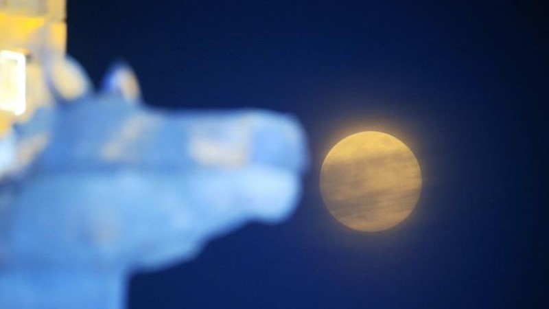 Superbulan Pertama 2026 Menjadi Pesona Langit Malam yang Memukau di China