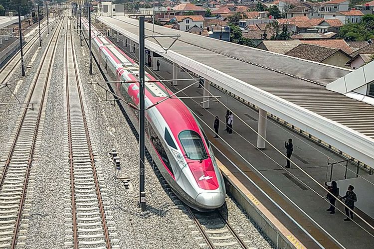 Penyesuaian Jadwal Kereta Cepat Whoosh Akibat Proyek Pemindahan Kabel di Lintas Padalarang–Tegalluar