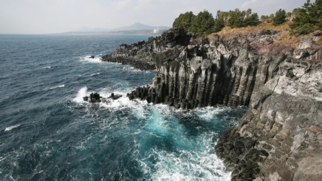Jeju Korea Selatan: 10 Destinasi Alam Instagramable Jeju Korea Selatan: 10 Destinasi Alam Instagramable