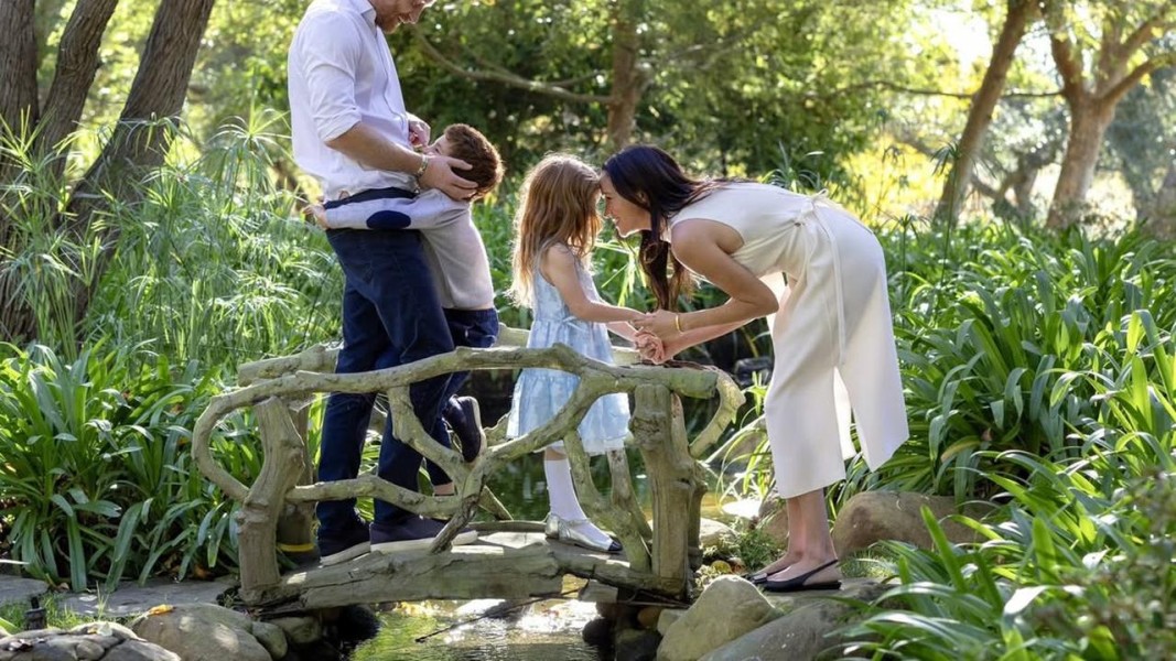 Potret Hangat Keluarga Sussex Sambut Libur Natal Akhir Tahun