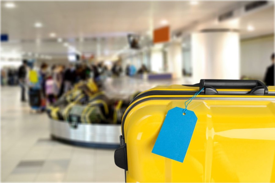 Petugas Bagasi di Bandara Gatwick Diskors Setelah Terekam Membanting Koper Penumpang