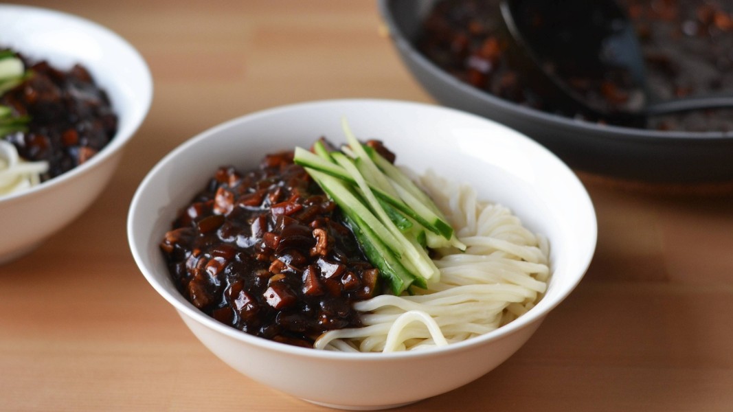 Tips Menjaga Kegurihan Saus Jajangmyeon agar Tidak Hambar saat Disajikan