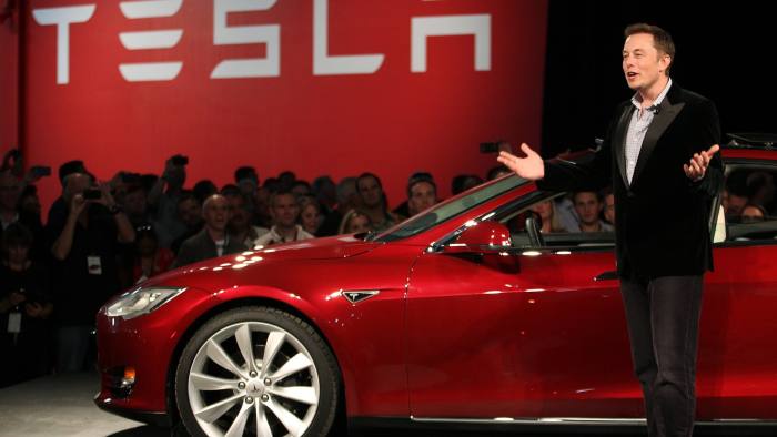 Tesla Tawarkan Diskon Asuransi Hingga 80% untuk Pengguna FSD yang Mahir Mengemudi di AS